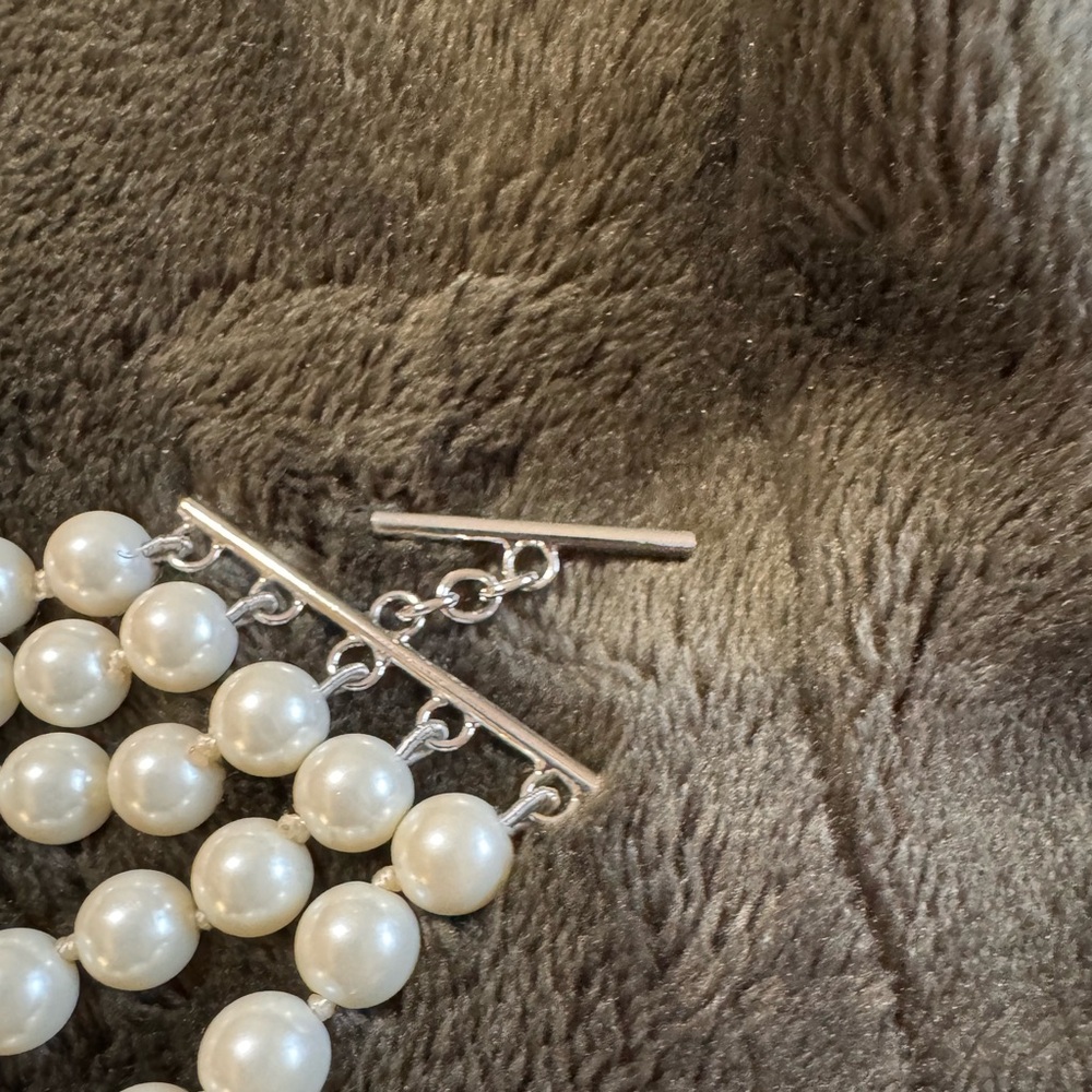 Stunning Faux Pearl Necklace with Pavé Accents - Picture 3 of 6